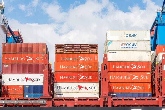 Hamburg Hamburg, Hamburger, Europa, europe, Norddeutschland, norddeutsch, Hansestadt, germany, Deutschland, Aussenaufnahme, draussen, tagsueber, Stadt, city, norddeutsche, Hafen, Containerschiff, Container, Containerschiffe, Schiff, Schiffe, ship, ships, Logistik, Transport, Wirtschaft, Handel, Transportschiff, Vessel, port, ports, Export, Containerriese, Haefen, port, ports, Reihe, Symbolfoto, Symbolfotos, symbolisch, symbolic, generic, Illustration, illustrativ, werblich, Werbemotiv, Handel, Wirtschaft, Aussenhandel, Waren, Warentransport, Behaelter, Hamburg Sued,