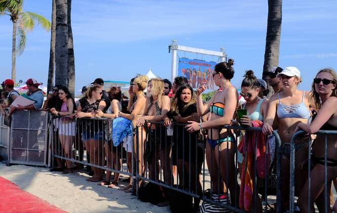Fans wait by the red carpet to greet attendees at the US premiere of the motion picture Baywatch in Lummus Park, Miami Beach, Florida, May 13, 2017. The movie is a remake of the TV series that ran from 1989-2001.  MIA20170513183 GARYxIxROTHSTEIN