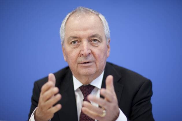 Klaus TOEPFER , Vorsitzender der Ethikkommission , Sichere Energieversorgung , in der Bundespressekonferenz . Berlin , 30.05.2011 . Berlin Deutschland Copyright: xThomasxTrutschelx