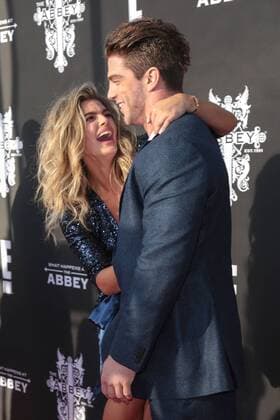 Billy Reilich und Ashlee Lian, die beiden Schauspieler bei der What Happens at the Abbey Serien Premiere am 14.05.2017 in Los Angeles What Happens at the Abbey (E!) TV Series Los Angeles Premiere, 2017 