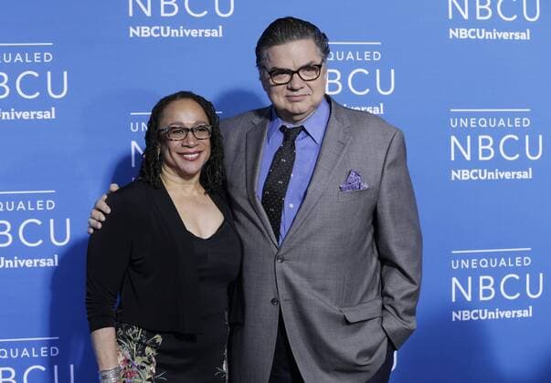 Epatha Merkerson and Oliver Platt arrive on the red carpet at the 2017 NBCUniversal Upfront at Radio City Music Hall on May 15, 2017 in New York City.  NYP20170515192 JOHNxANGELILLO