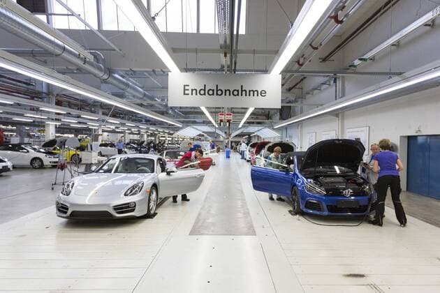 Endabnahme des Porsche Cayman und des Golf Cabrio im Volkswagen AG Werk. Osnabrueck, 27.06.2013. Osnabrueck Deutschland Copyright: xRaphaelxHuenerfauthx