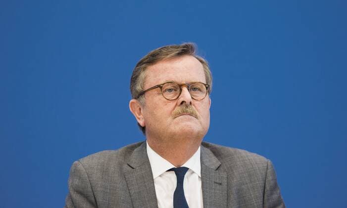 Frank Ulrich Montgomery, Praesident der Bundesaerztekammer, in der Bundespressekonferenz, Berlin, 04.09.2014. Berlin Deutschland Copyright: xMichaelxGottschalkx