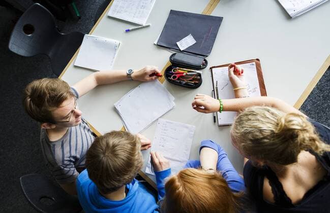 Gestellte Aufnahme: Schueler der Georg-Christoph-Lichtenberg-Gesamtschule IGS Goettingen lernen in einem Klassenzimmer. Model Release vorhanden, model released. NUR ZUR REDAKTIONELLEN VERWENDUNG UNTER WAHRUNG DER PERSOENLICHKEITSRECHTE. Goettingen, Deutschland. 19.09.2014. Goettingen Deutschland Copyright: xThomasxTrutschelx