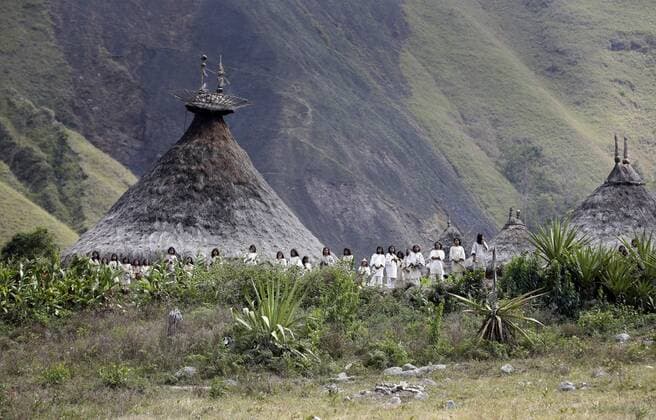 IMAGO Nature: Unsere Erde, Naturschutz, Indigene Völker Die indianischen Ureinwohner der Kogi an einem Heiligen Ort in San Miguel in Kolumbien. Das Volk lebt relativ unberuehrt von modernen Einfluessen seit hunderten von Jahren auf spirituelle Weise verbunden mit der Natur. 15.02.2015. San Miguel Kolumbien Copyright: xThomasxKoehlerx