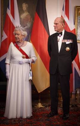 Queen Elizabeth II. und Bundespraesident Joachim Gauck, beim abendlichen Defilee im Schloss Bellvue, Berlin, 24.06.2015. Deutschland Copyright: xUtexGrabowskyxx