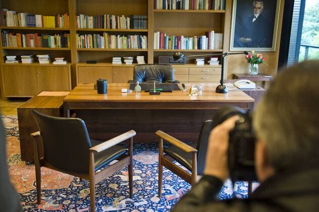 Der Schreibtisch des Alt-Bundeskanzlers Helmut Schmidt im Kanzlerarbeitszimmer bei der Eroeffnung des Kanzlerrundgangs im ehemaligen Bundeskanzleramt in Bonn. Bonn, 23.09.2016. Bonn Deutschland Copyright: xMichaelxGottschalkx