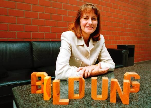 BULMAHN, Edelgard,Bundesministerin fuer Bildung hinter dem Schriftzug BILDUNG , Bonn 24.06.2002. , Abdruck honorarpflichtig Bonn Deutschland Copyright: xU.xGrabowskyx