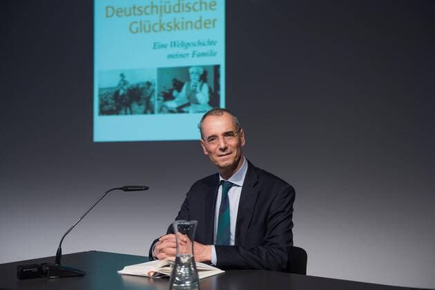 Der Historiker Michael Wolffsohn Deutschjüdische Glückskinder Buchvorstellung im Juedischen Museum. Der Autor Prof. Dr. Dr. Wolffsohn im Gespräch mit Julia Franck und anlässlich seiner Lesung. Copyright: Uwe Steinert Berlin Berlin Deu