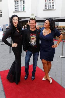 Sheila Wolf und Ingo Appelt mit Frau Sonja Appelt - Premiere The Addams Family im Admiralspalast in Berlin am 17.05.2017. Premiere The Addams Family