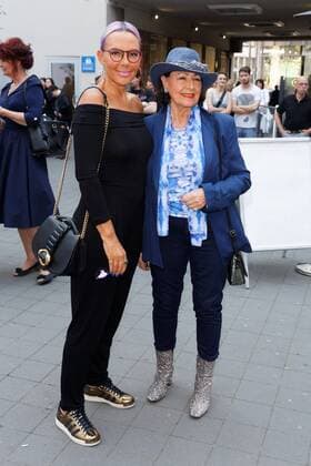 Natascha Ochsenknecht mit Mutter Baerbel Wierichs - Premiere The Addams Family im Admiralspalast in Berlin am 17.05.2017. Premiere The Addams Family