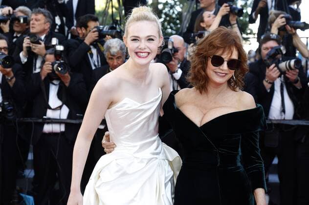 Elle Fanning and Susan Sarandon at the Ismael s Ghosts (Les Fantomes d Ismael) screening and Opening Gala during the 70th Cannes Film Festival at the Palais des Festivals on May 17, 2017 in Cannes, France Foto:xD.xBedrosianx xFuturexImage