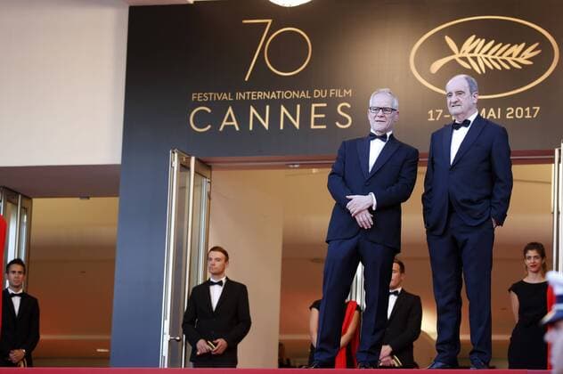 Thierry Fremaux and Pierre Lescure at the Ismael s Ghosts (Les Fantomes d Ismael) screening and Opening Gala during the 70th Cannes Film Festival at the Palais des Festivals on May 17, 2017 in Cannes, France Foto:xD.xBedrosianx xFuturexImage
