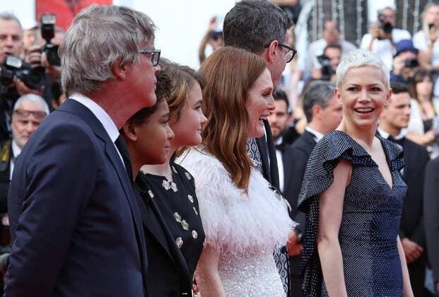 (From L to R) Todd Haynes, Jaden Michael, Millicent Simmonds, Julianne Moore, Brian Selznic and Michelle Williams exit the Palais des Festivals after the screening of the film Wonderstruck during the 70th annual Cannes International Film Festival in Cannes, France on May 18, 2017.  CAN20170518067 DAVIDxSILPA