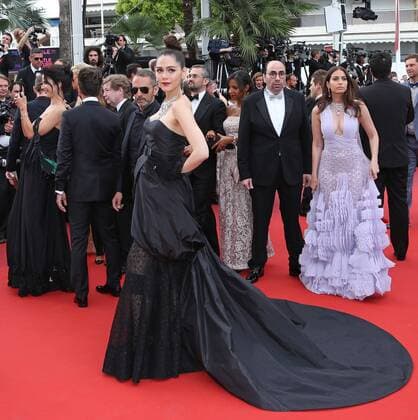 Araya Hargate arrives on the red carpet before the screening of the film Loveless (Nelyubov) during the 70th annual Cannes International Film Festival in Cannes, France on May 18, 2017.  CAN20170518071 DAVIDxSILPA