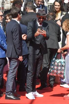 217758 Serge Arnal Starface 2017-05-19 Cannes France 70eme Festival International du Film de Cannes. Montée des marches du film d ouverture Visages ,Villages 70th International Cannes Film Festival. Red Carpet of Visages ,Villages movie JR  Copyright: xSergexArnalx xStarfacex STAR_217758_001