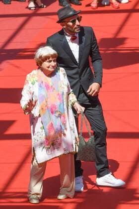 217758 Serge Arnal Starface 2017-05-19 Cannes France 70eme Festival International du Film de Cannes. Montée des marches du film d ouverture Visages ,Villages 70th International Cannes Film Festival. Red Carpet of Visages ,Villages movie Varda, Agnès; JR  Copyright: xSergexArnalx xStarfacex STAR_217758_004