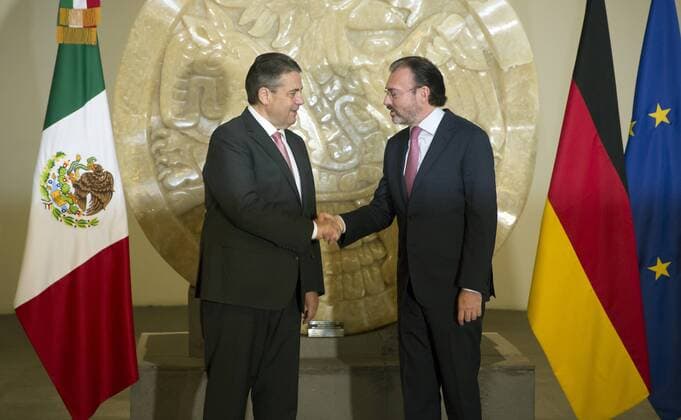 Bilder des Tages Bundesaussenminister Sigmar Gabriel trifft den Aussenminister von Mexiko, Luis Videgaray Caso, in Mexiko Stadt. 19.05.2017, Mexico City Mexico Copyright: xThomasxKoehlerx