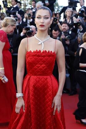 Bella Hadid at the Okja premiere during the 70th Cannes Film Festival at the Palais des Festivals on May 19, 2017 in Cannes, France Foto:xD.xBedrosianx xFuturexImage