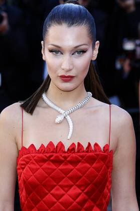 Bella Hadid at the Okja premiere during the 70th Cannes Film Festival at the Palais des Festivals on May 19, 2017 in Cannes, France Foto:xD.xBedrosianx xFuturexImage