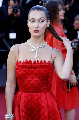 Bella Hadid at the Okja premiere during the 70th Cannes Film Festival at the Palais des Festivals on May 19, 2017 in Cannes, France Foto:xD.xBedrosianx xFuturexImage