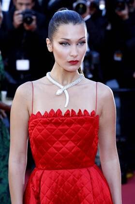 Bella Hadid at the Okja premiere during the 70th Cannes Film Festival at the Palais des Festivals on May 19, 2017 in Cannes, France Foto:xD.xBedrosianx xFuturexImage