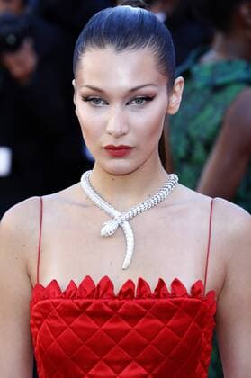 Bella Hadid at the Okja premiere during the 70th Cannes Film Festival at the Palais des Festivals on May 19, 2017 in Cannes, France Foto:xD.xBedrosianx xFuturexImage
