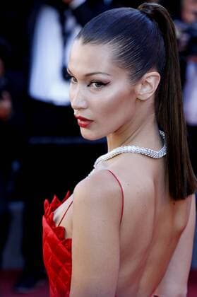 Bella Hadid at the Okja premiere during the 70th Cannes Film Festival at the Palais des Festivals on May 19, 2017 in Cannes, France Foto:xD.xBedrosianx xFuturexImage