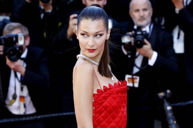 Bella Hadid at the Okja premiere during the 70th Cannes Film Festival at the Palais des Festivals on May 19, 2017 in Cannes, France Foto:xD.xBedrosianx xFuturexImage