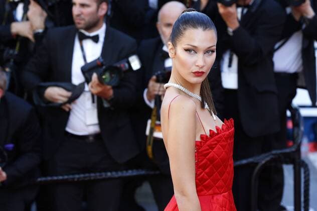 Bella Hadid at the Okja premiere during the 70th Cannes Film Festival at the Palais des Festivals on May 19, 2017 in Cannes, France Foto:xD.xBedrosianx xFuturexImage