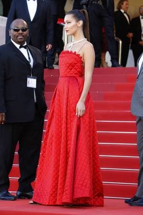 Bella Hadid at the Okja premiere during the 70th Cannes Film Festival at the Palais des Festivals on May 19, 2017 in Cannes, France Foto:xD.xBedrosianx xFuturexImage