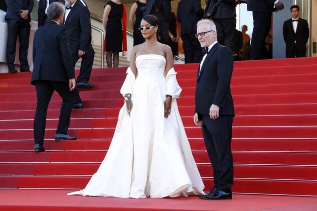 Rihanna and Director of the Cannes Film Festival Thierry Fremaux at the Okja premiere during the 70th Cannes Film Festival at the Palais des Festivals on May 19, 2017 in Cannes, France Foto:xD.xBedrosianx xFuturexImage