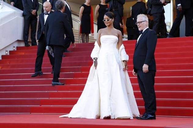 Rihanna and Director of the Cannes Film Festival Thierry Fremaux at the Okja premiere during the 70th Cannes Film Festival at the Palais des Festivals on May 19, 2017 in Cannes, France Foto:xD.xBedrosianx xFuturexImage