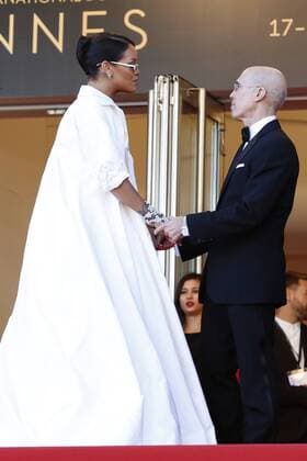 Rihanna and Jeffrey Katzenberg at the Okja premiere during the 70th Cannes Film Festival at the Palais des Festivals on May 19, 2017 in Cannes, France Foto:xD.xBedrosianx xFuturexImage