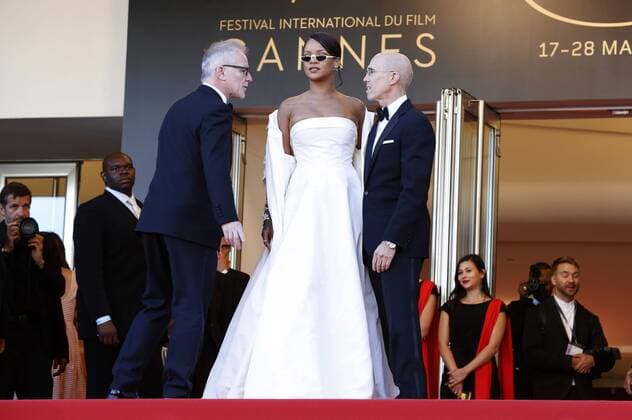 Thierry Fremaux, Rihanna and Jeffrey Katzenberg at the Okja premiere during the 70th Cannes Film Festival at the Palais des Festivals on May 19, 2017 in Cannes, France Foto:xD.xBedrosianx xFuturexImage