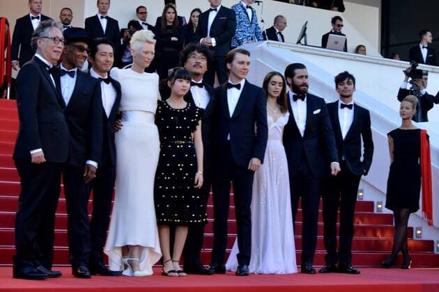 Bilder des Tages 70th Cannes Film Festival 2017, Red carpet film Okja . Pictured: Devon Bostic, Jake Gyllenhaal, Lily Collins, Paul Dano, Tilda Swinton, Bong Joon-Ho, Ahn Seo-Hyun, Steven Yeun  Copyright: xSimonexComix xCannesx xIPAx xCannesx