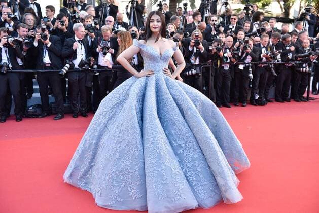 217762 Degun-Paoli Starface 2017-05-19 Cannes France 70eme Festival International du Film de Cannes. Montee des Marches du film Okja. . 70th International Cannes Film Festival. Red Carpet of Okja movie. Rai, Aishwarya  Copyright: xDegun-Paolix STAR_217762_313