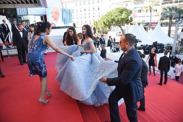 Entertainment Bilder der Woche Themen der Woche Bilder des Tages 217763 Serge Arnal Starface 2017-05-19 Cannes France 70eme Festival International du Film de Cannes. Montee des Marches du film Okja . 70th International Cannes Film Festival. Red Carpet of Okja movie. Rai, Aishwarya  Copyright: xSergexArnalx xStarfacex STAR_217763_019