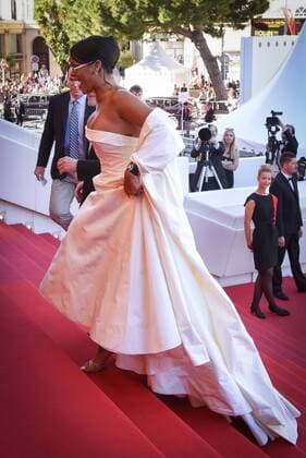 217763 Serge Arnal Starface 2017-05-19 Cannes France 70eme Festival International du Film de Cannes. Montee des Marches du film Okja . 70th International Cannes Film Festival. Red Carpet of Okja movie. Fenty, Robyn Rihanna ( Rihanna )  Copyright: xSergexArnalx xStarfacex STAR_217763_021