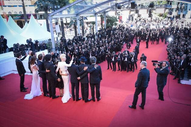 217763 Serge Arnal Starface 2017-05-19 Cannes France 70eme Festival International du Film de Cannes. Montee des Marches du film Okja . 70th International Cannes Film Festival. Red Carpet of Okja movie. Gyllenhaal, Jake; Swinton, Tilda; Dano, Paul; Collins, Lily; Bostick, Devon; Joon-Ho, Bong; Yeun, Steven; Ahn, Seo-Hyun; Heebong, Byung  Copyright: xSergexArnalx xStarfacex STAR_217763_024