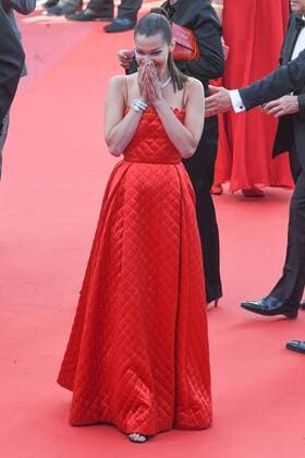 217763 Serge Arnal Starface 2017-05-19 Cannes France 70eme Festival International du Film de Cannes. Montee des Marches du film Okja . 70th International Cannes Film Festival. Red Carpet of Okja movie. Hadid, Bella  Copyright: xSergexArnalx xStarfacex STAR_217763_025