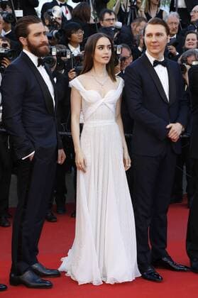 Jake Gyllenhaal, Lily Collins and Paul Dano at the Okja premiere during the 70th Cannes Film Festival at the Palais des Festivals on May 19, 2017 in Cannes, France Foto:xD.xBedrosianx xFuturexImage