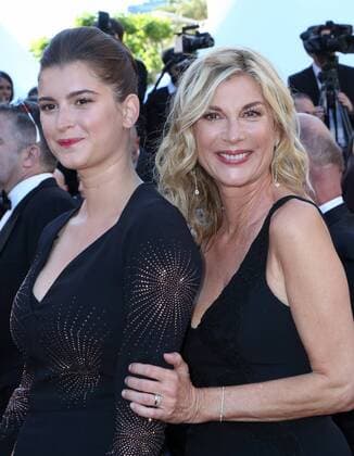 Michele Laroque (R) and her daughter Oriane Deschamps arrive on the red carpet before the screening of the film Okja during the 70th annual Cannes International Film Festival in Cannes, France on May 19, 2017.  CAN20170519091 DAVIDxSILPA