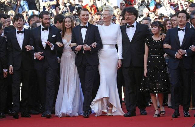 (From L to R) Devon Bostic, Jake Gyllenhaal, Lily Collins, Paul Dano, Tilda Swinton, Bong Joon-Ho, Ahn Seo-Hyun and Steven Yeun arrive on the red carpet before the screening of the film Okja during the 70th annual Cannes International Film Festival in Cannes, France on May 19, 2017.  CAN20170519102 DAVIDxSILPA