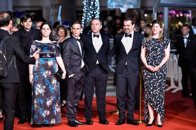 (170520) -- CANNES, May 20, 2017 -- Producer Viktoria Petranyi, actor Zsombor Jeger, actor Merab Ninidze, director Kornel Mundruczo and screenwriter Kata Weber (from L to R) pose for photos on the red carpet for the screening of the film Jupiter s Moon in competition at the 70th Cannes Film Festival in Cannes, France on May 19, 2017. ) (zw) FRANCE-CANNES-70TH CANNES FILM FESTIVAL-JUPITER S MOON-RED CARPET ChenxYichen 