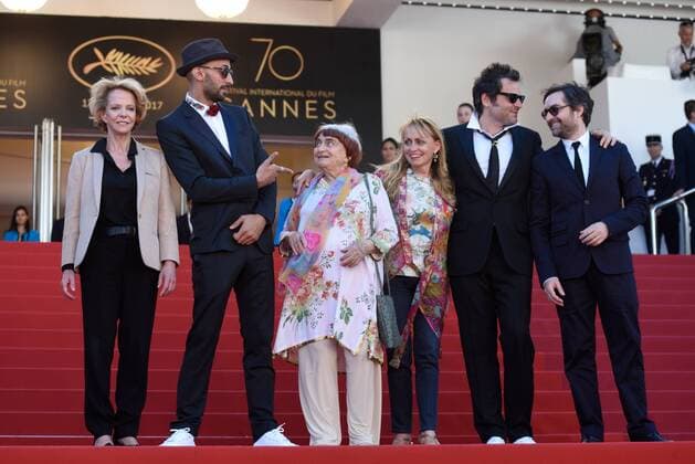 Cannes - Filmpremiere Visages Villages JR, Agnes Varda, Matthieu Chedid CINEMA : 70 eme Festival de Cannes - Tapis Rouge Visages Villages - 19 05 2017 LoicThebaud Panoramic 