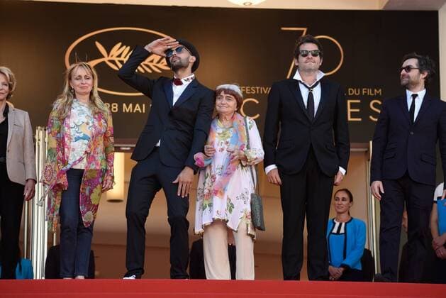 Cannes - Filmpremiere Visages Villages JR, Agnes Varda, Matthieu Chedid CINEMA : 70 eme Festival de Cannes - Tapis Rouge Visages Villages - 19 05 2017 LoicThebaud Panoramic 