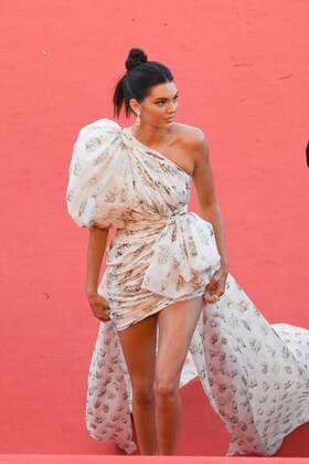 217803 Serge Arnal Starface 2017-05-20 Cannes France 70eme Festival International du Film de Cannes. Montee des Marches du film 120 battements par minute . 70th International Cannes Film Festival. Red Carpet of 120 battements par minute movie. Jenner, Kendall  Copyright: xSergexArnalx xStarfacex STAR_217803_051