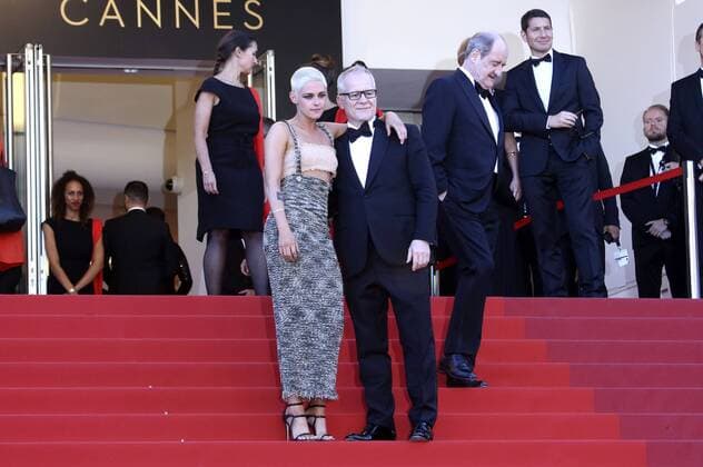 Kristen Stewart, Thierry Fremaux and Pierre Lescure attending the 120 Battements Par Minute 120 Beats Per Minute premiere during the 70th Cannes Film Festival at the Palais des Festivals in Cannes on May 20, 2017 Foto:xG.xTellierx xFuturexImage