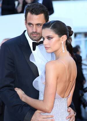 Oliver Ripley (L) and Sara Sampaio arrive on the red carpet before the screening of the film 120 battements par minute during the 70th annual Cannes International Film Festival in Cannes, France on May 20, 2017.  CAN20170520080 DAVIDxSILPA